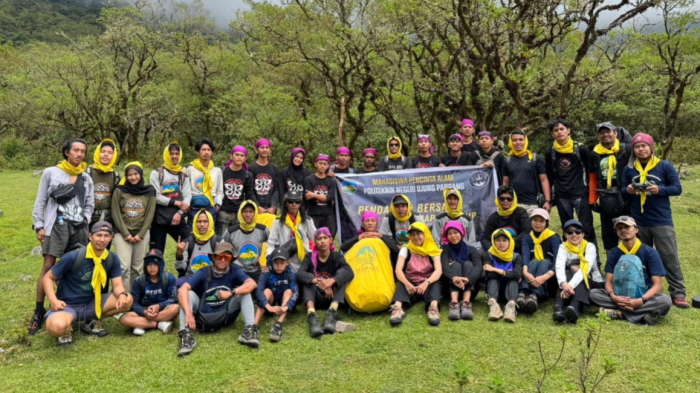 Mapala PNUP Tanam Pohon Bitti hingga Jeruk di Sepanjang Jalur Pendakian ke Lembah Lohe