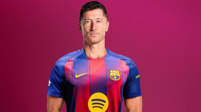 Barcelona Hadapi Dilema: Regenerasi atau Pertahankan Robert Lewandowski?
