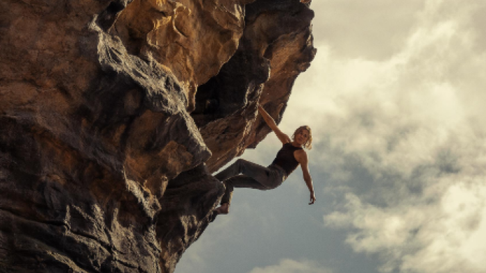 Sinopsis Film Apex: Teror Perburuan Mematikan di Alam Liar Australia