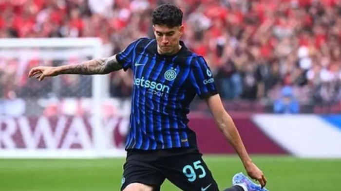 Barcelona Bidik Bastoni, Inter Milan Pasang Harga Tinggi untuk Bek Timnas Italia