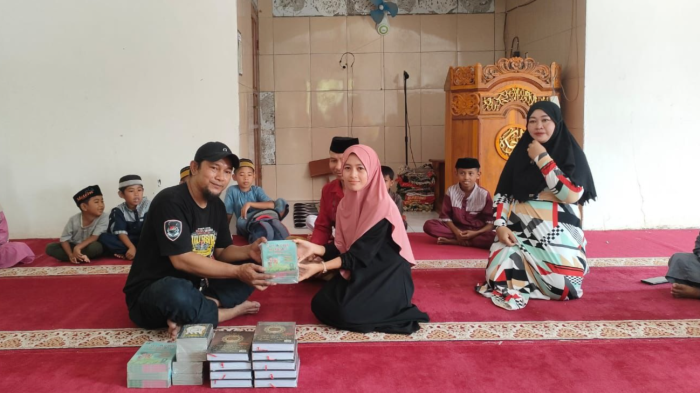 Rayakan HUT ke-19, Gowata Sakti Motor Donasikan Al-Quran dan Iqro untuk Masjid di Gowa