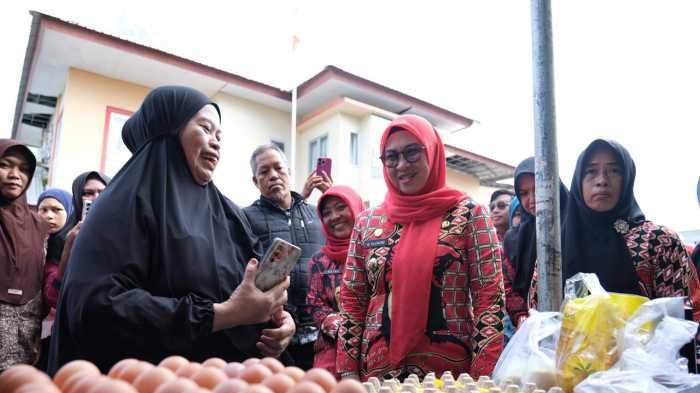 Pantau Pasar Murah di Somba Opu, Bupati Gowa Borong Minyak Goreng untuk Warga 