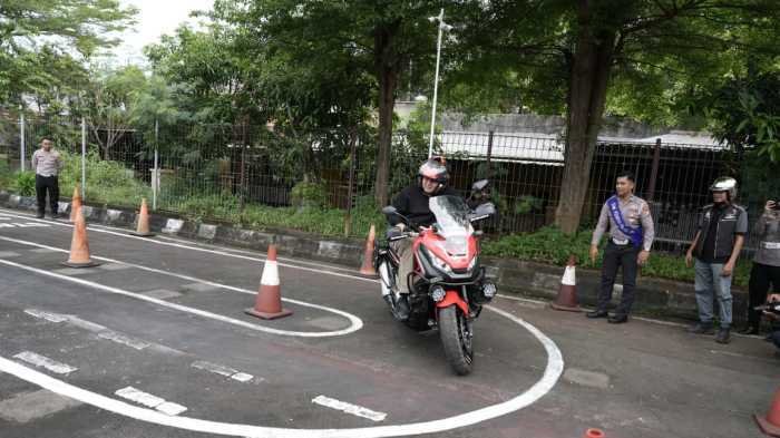 Pengendara Motor 250 hinga 500 CC Wajib Pakai SIM C1, Munafri Arifuddin Uji Coba
