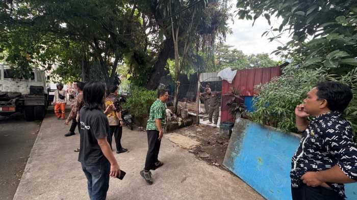 Pemkot Makassar Bongkar Lapak Liar di Atas Drainase Jalan Kartini, Sudah Berdiri 25 Tahun