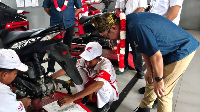Astra Honda Perkuat Pendidikan Vokasi Lewat Pos AHASS TEFA di Riau