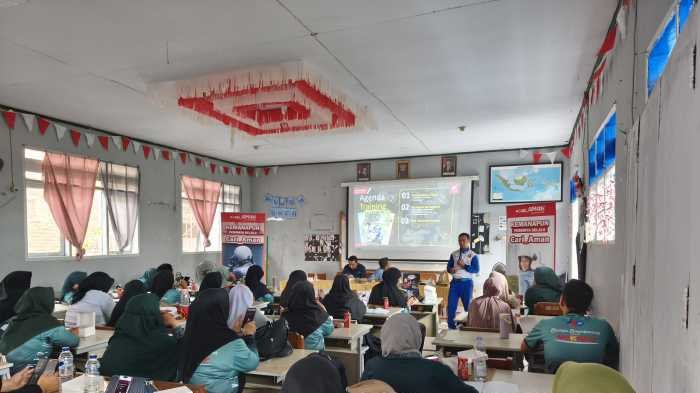 Asmo Sulsel Edukasi Safety Riding Guru dan Orang Tua Murid SMPN 40 Makassar
