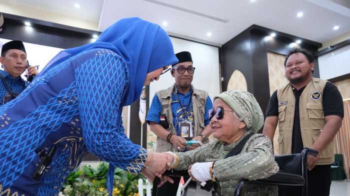 Bupati Gowa Sambut Kepulangan 386 Jemaah Haji Kloter Lima