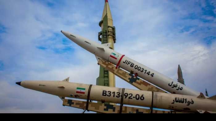 Ketegangan AS-Iran Memanas! Teheran Klaim Tembakkan Rudal dan Drone ke Kapal Perang USA, Washington Membantah
