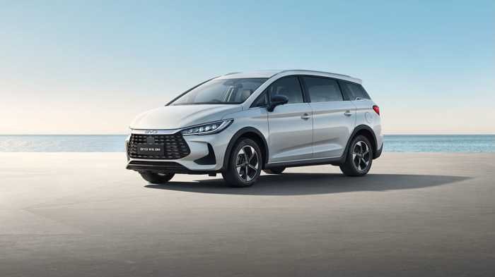 BYD M6 DM Kini Hadir di Makassar, Hybrid Irit hingga 65 Km/Liter dan Mampu Tempuh 1.800 Kilometer