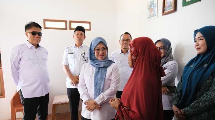 Warga Bajeng Barat Terima Bantuan Bedah Rumah dari Pemkab Gowa dan Baznas