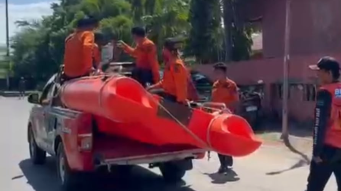 BPBD Makassar Turunkan 20 Personel Bersihkan Kanal Kandea