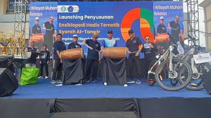 Milad ke-63 Unismuh Makassar Diramaikan Gerak Jalan dan Peluncuran Ensiklopedi Hadis Tematik