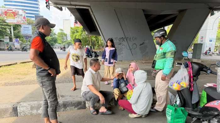 Tak Lagi Sendiri, Lansia Perempuan Terlantar di Bawah Fly Over Akhirnya Dipertemukan dengan Keluarga