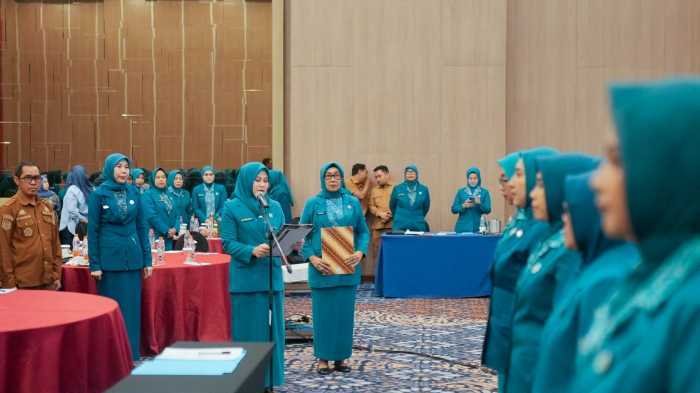 Andi Tenri Indah Lantik 6 Ketua TP PKK dan Ketua Tim Pembina Posyandu Kecamatan, Tekankan Integritas dan Pengabdian