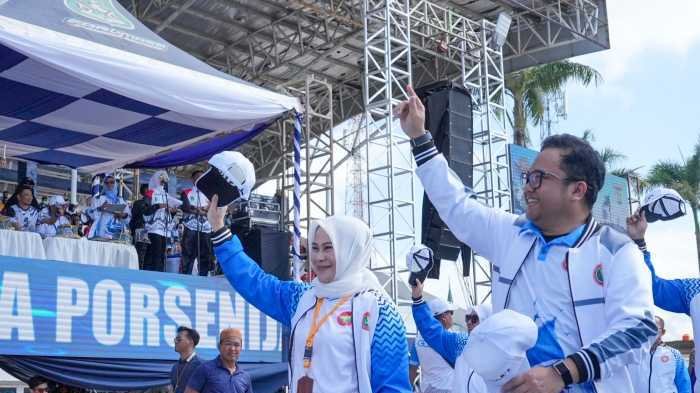 Bersama Bunda Guru Gowa, Wakil Bupati Semangati Langsung Kontingen Porsenijar PGRI di Sidrap