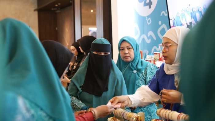 Booth TP PKK Kota Makassar Diserbu Pengunjung, Produk UMKM Laris di Hari Pertama HKG PKK Nasional ke-54