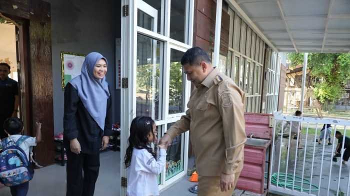 Hari Pertama MPLS di Makassar Appi Antar Putrinya ke Sekolah, Lalu Pantau ke SMP 46
