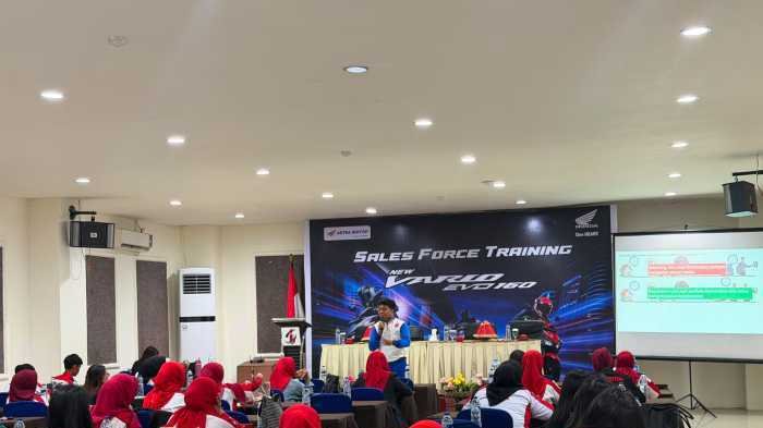Sales People Honda Dibekali Pelatihan Terkait New Honda Vario Evo 160
