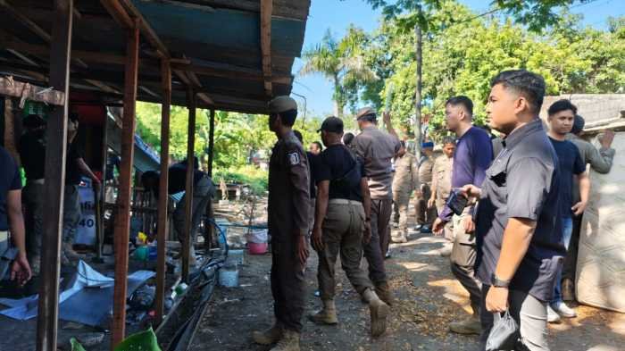 Satpol PP Makassar Tertibkan Bangunan Ilegal di Eks Stadion Mattoanging