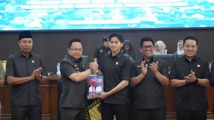 Pastikan Roda Pemerintahan Tetap Berjalan, Wabup Gowa Serahkan Laporan Realisasi APBD 2025 di Rapat Paripurna DPRD
