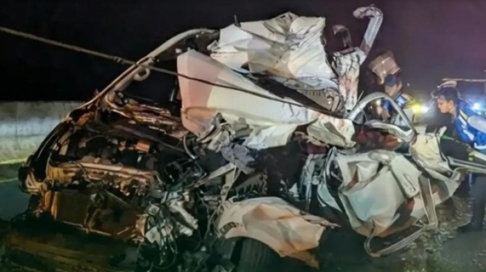 Hiace Tabrak Truk di Tol Pandaan-Malang, Tiga Penumpang Tewas