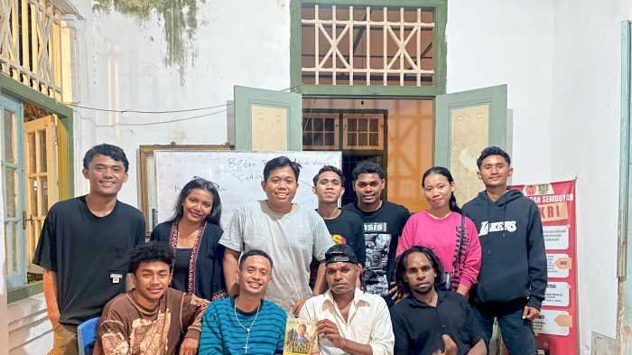 PMKRI Makassar dan Salatiga Kolaborasi Perkuat Literasi Lewat Bedah Buku Stand Strong