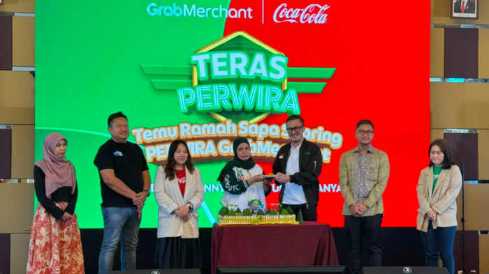 Kolaborasi Bareng Coca-cola, Grab Ajak UMKM di Makassar Naik Kelas di Era Digital Lewat Teras Perwira