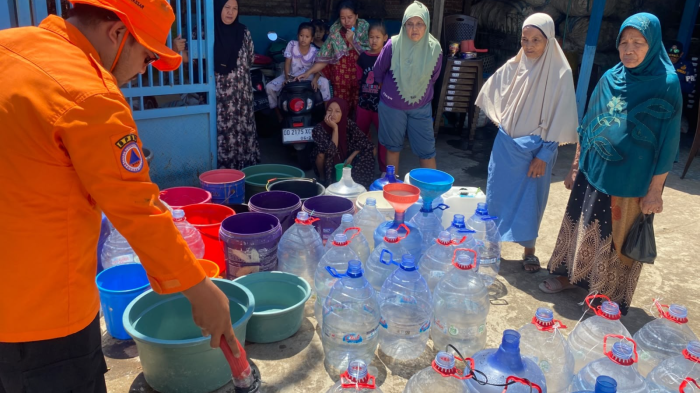 Pemkot Makassar Salurkan Air Bersih ke 23 Titik di Lima Kecamatan yang Alami Kekeringan