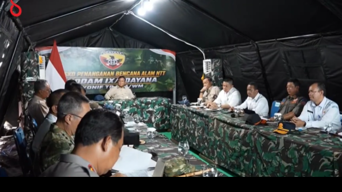 Tiba di Lokasi Bencana Gempa NTT Prabowo Langsung Pimpin Rapat, Setujui Gudang Logistik Bencana di Tiap Daerah