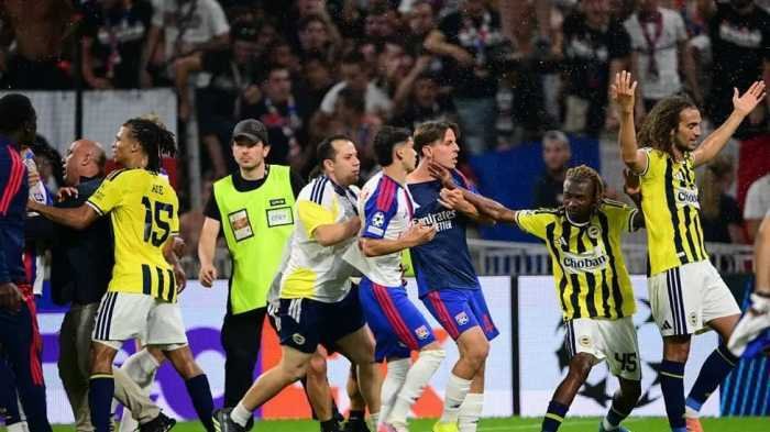 Fenerbahce Kembali ke Liga Champions Setelah 18 Tahun, Kemenangan atas Lyon Diwarnai Kericuhan