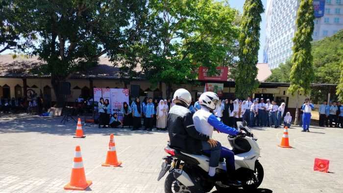 Ini 4 Perlengkapan Wajib Berkendara, Asmo Sulsel Ingatkan Pelajar Jangan Abaikan Safety Riding