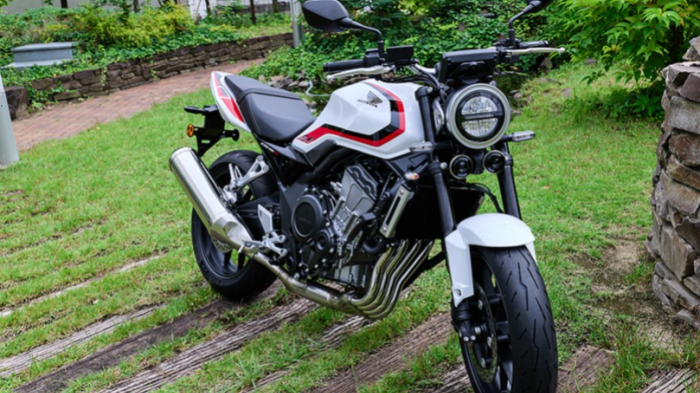 Honda Hadirkan CB400 Super Four E-Clutch, Motor 4 Silinder dengan Standar Baru