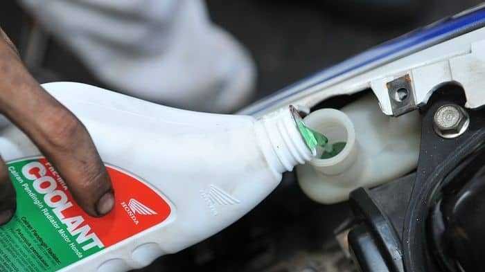 Kenali Tanda Coolant Motor Perlu Diganti agar Mesin Tak Overheat