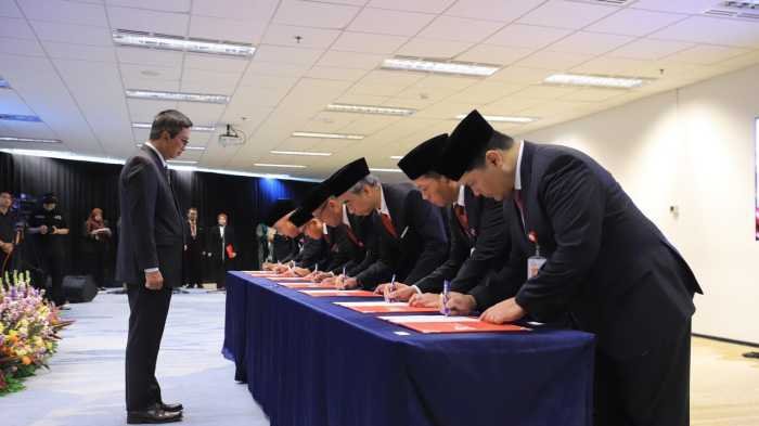 OJK Siapkan Struktur Pengawasan Bursa Mineral, Tujuh Pejabat Baru Dilantik