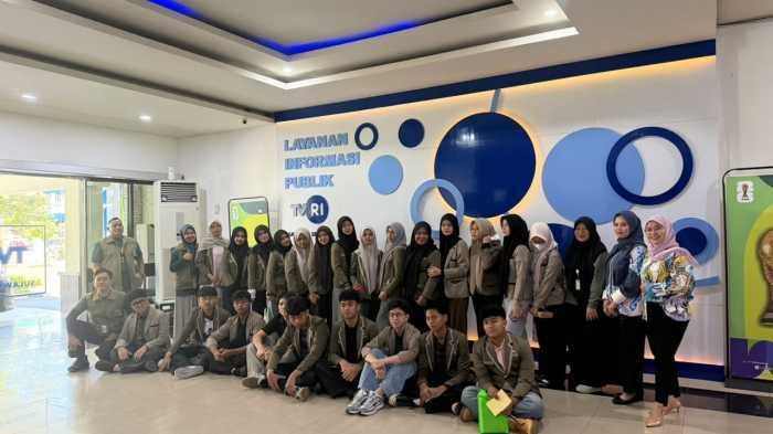  Belajar di Luar Kelas, Siswa SMA Islam Athirah 1 Makassar Diajak Kenali Dunia Media