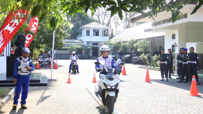 Mau Berkendara Aman? Simak 6 Tips Safety Riding Asmo Sulsel Ini