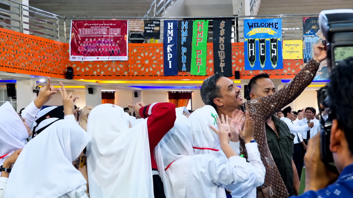 Menteri UMKM Beri Motivasi ke Mahasiswa FAI Unismuh Makassar, Tantang Jadi Wirausahawan Serta Generasi Pendobrak Hadapi Ketidakpastian