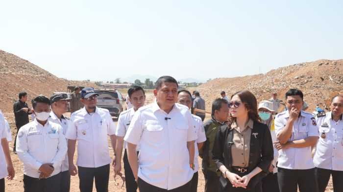 Appi Kunjungi TPA Antang, Naik hingga ke Puncak Area Timbunan