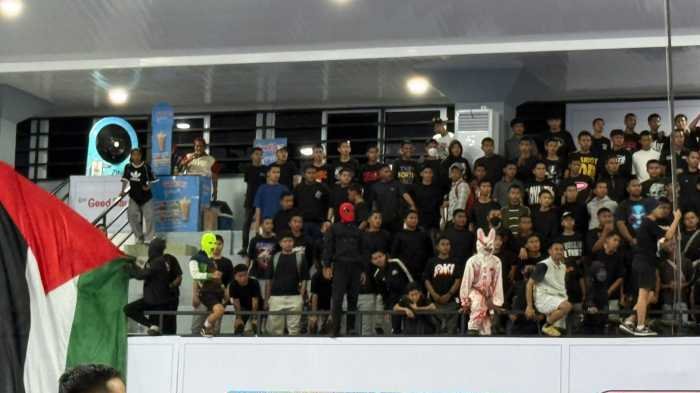 Serunya Suporter SMAN 11 Makassar Dukung Timnya, Ada Drum, Kostum Kelinci, hingga Bendera Palestina