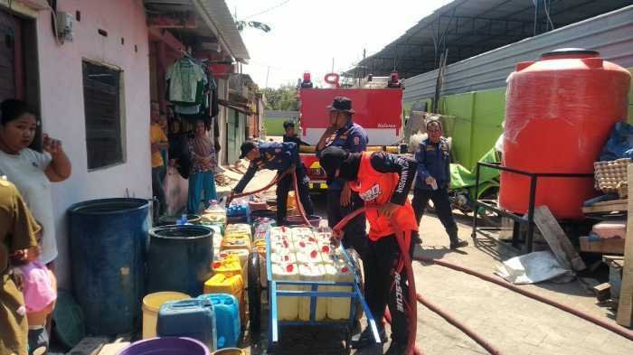 Kemarau Panjang, BPBD Makassar Salurkan 5,1 Juta Liter Air ke Warga