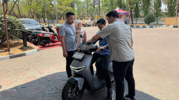 Karyawan KIMA Diajak Coba Langsung Motor Listrik Honda CUV e: