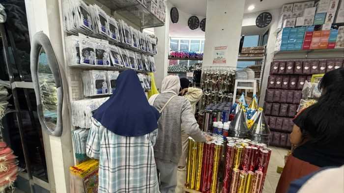 Asap Selimuti Makassar, Warga Mulai Berburu Masker