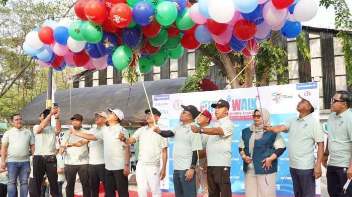 Puluhan Ribu Warga Meriahkan Fun Walk HUT ke-58 Semen Tonasa, Ratusan UMKM Ikut Berjualan